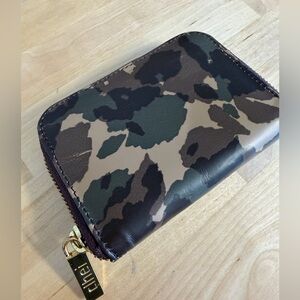 CLHEI POUCH WALLET - camo
Used only a few times excellent condition
